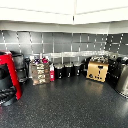 White Eden - Explore Cornwall From A Comfy Central Appartment セント・オーステル エクステリア 写真