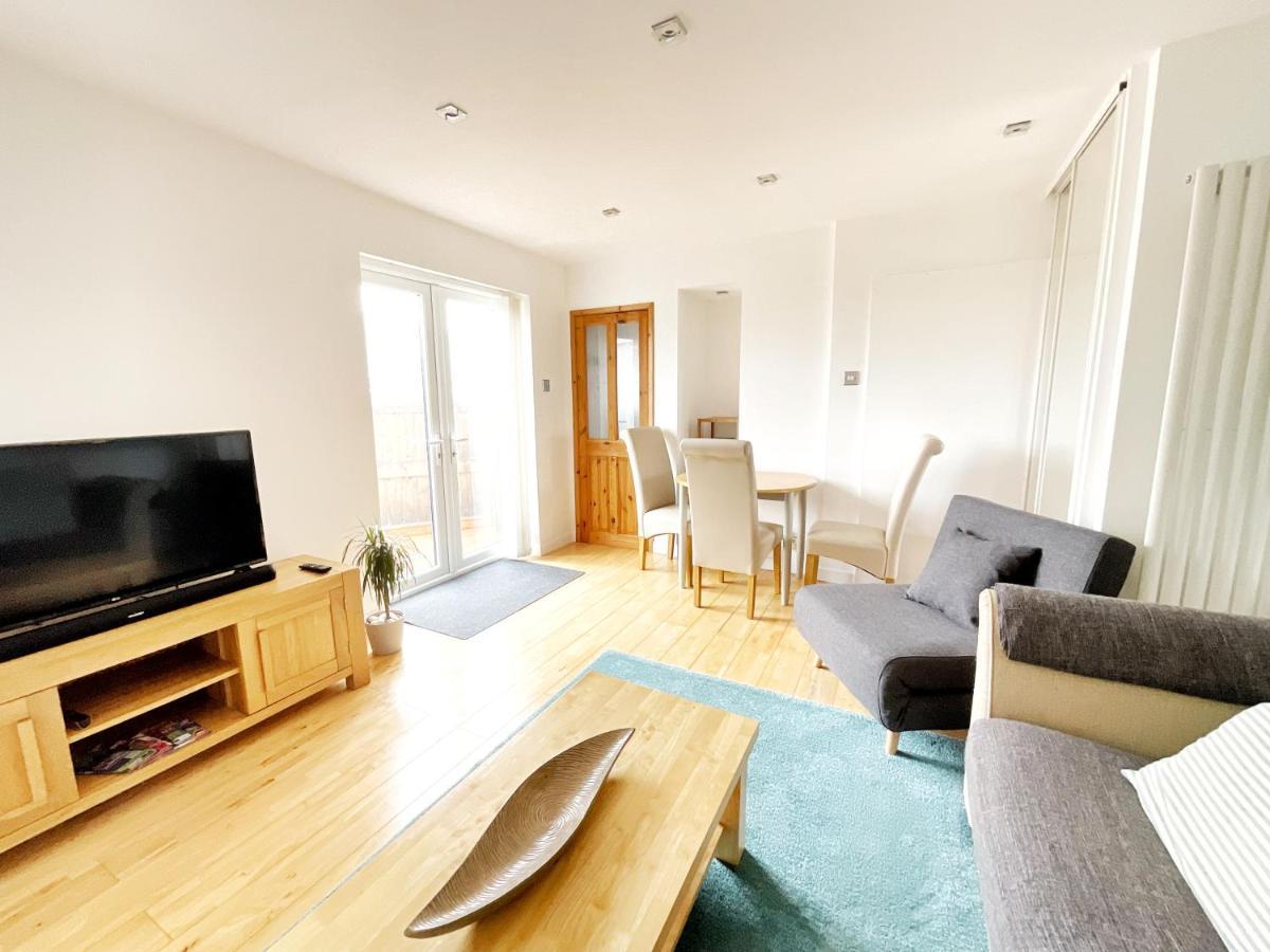 White Eden - Explore Cornwall From A Comfy Central Appartment セント・オーステル エクステリア 写真